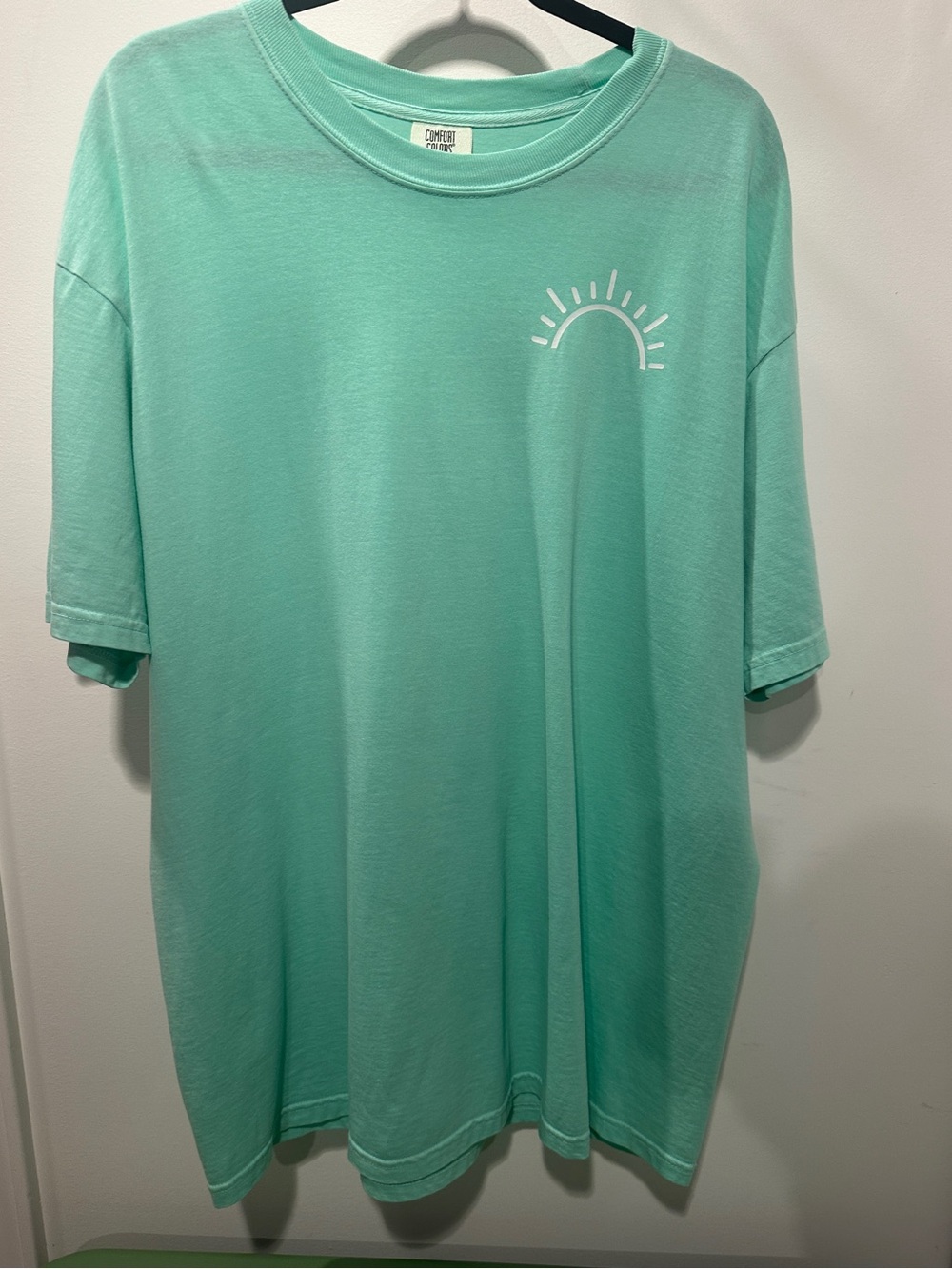 NWOT Comfort Colors Seafoam Short Sleeve Tee with Small White Sun Graphic XL